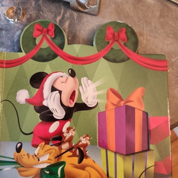 Disney book - Picture 5 of 8